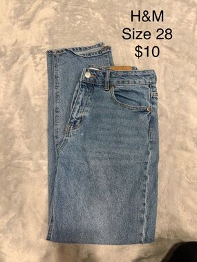H&M Light Blue Straight-Leg Mom Jeans